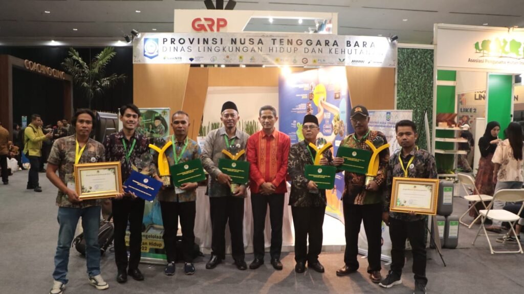 Penerimaan Piala Penghargaan ProKlim Lestari