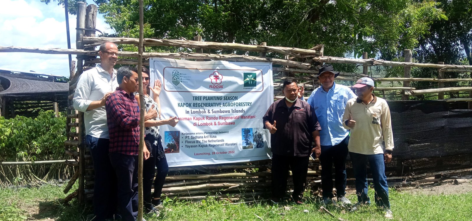 Kerjasama Kelompok Proklim Embang-embangan dengan Yayasan Kapuk Regeneratif Wanatani (KRAF) yang didukung oleh Flocus B.V