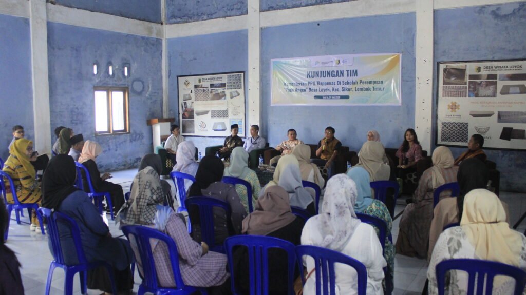 Peserta SDG Certified Leader Program mengunjungi Sekolah Perempuan Pade Angen di Desa Loyok, Lombok Timur