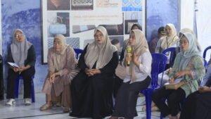 Zinuraini - Anggota Sekolah Perempuan